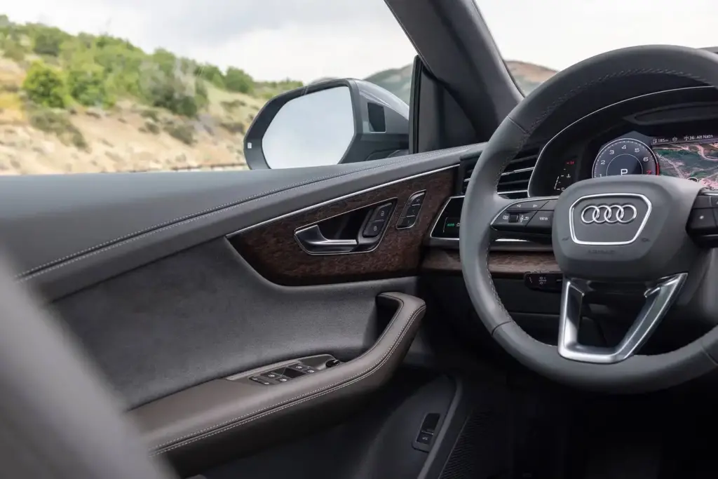 2025 Audi Q8 Review, Pricing and Specs 9 autvex com 219