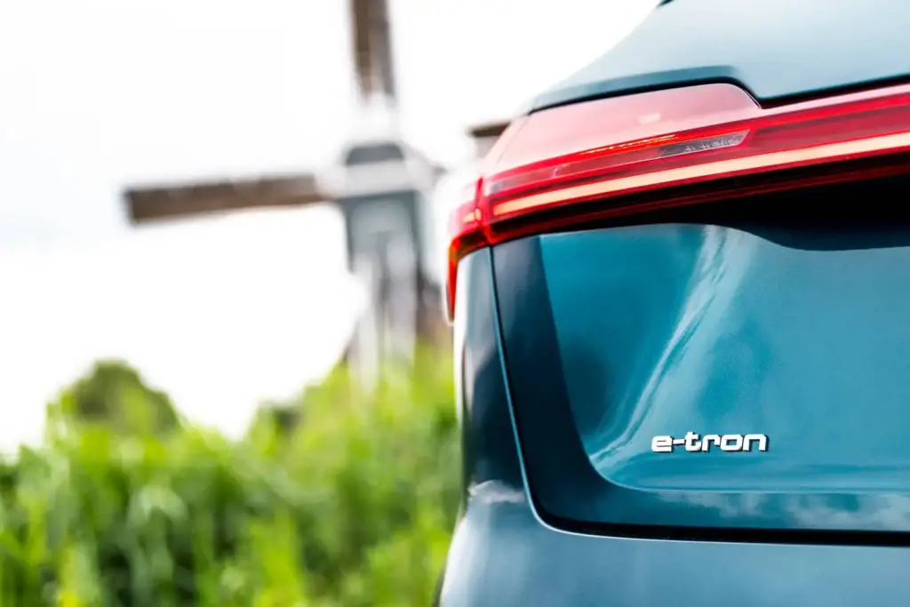2023 Audi Q8 e-tron Review, Pricing and Specs 7 autvex com 346