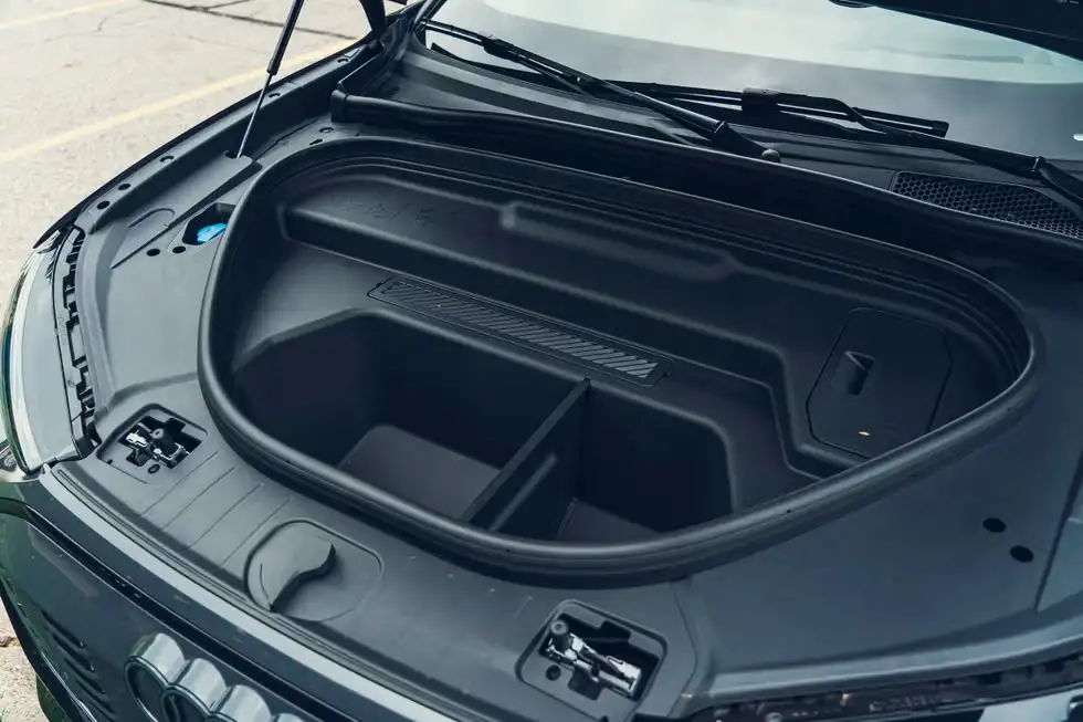2025 Audi SQ6 e-tron Review, Pricing and Specs 10 autvex com 415