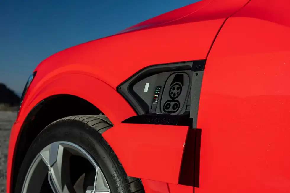 2025 Audi SQ8 e-tron Review, Pricing and Specs 10 autvex com 424