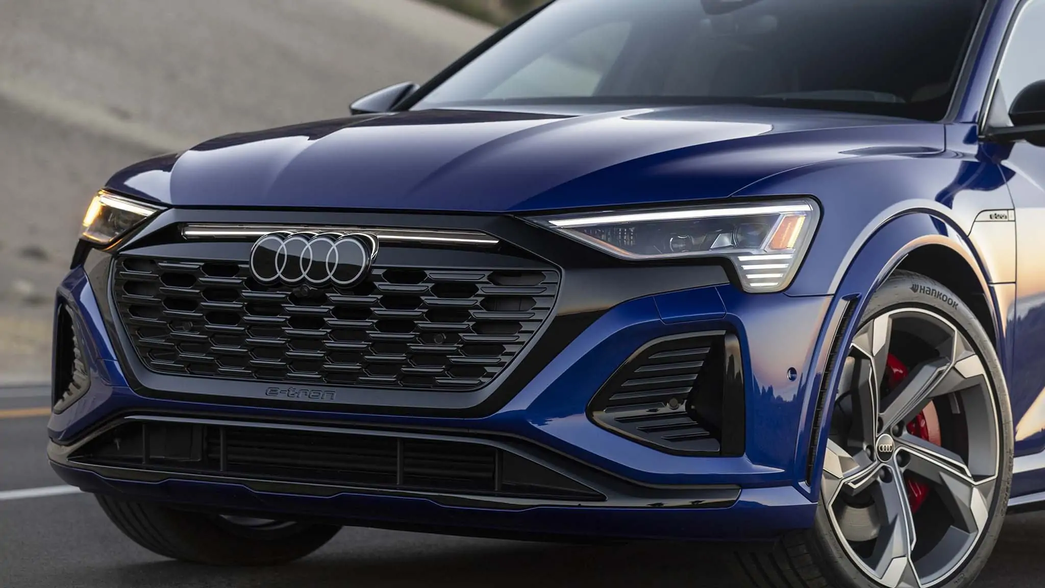 2024 Audi SQ8 e-tron Review: Price, Range, Performance 11 008 2024 audi sq8 e tron grille