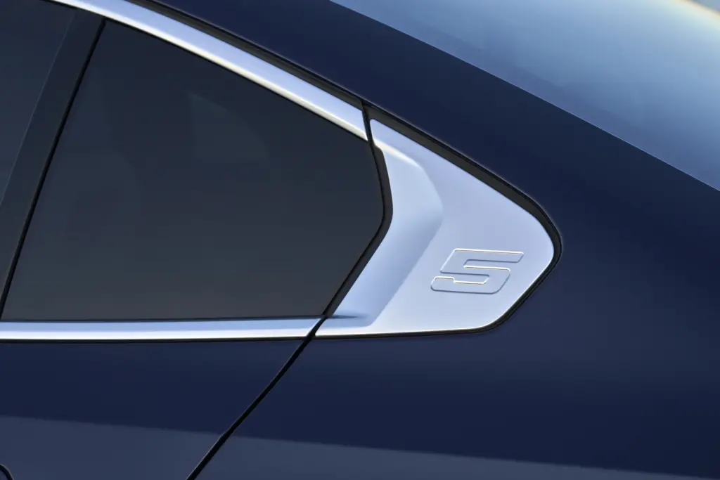 2026 BMW 5-Series Review: Worth Buying? 11 P90523059 highRes the bmw i5 edrive40