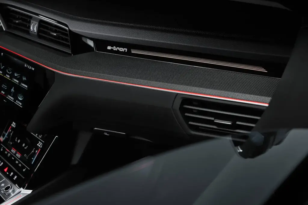 2024 Audi Q8 e-tron Review: Worth Buying or Skip? 8 image 139