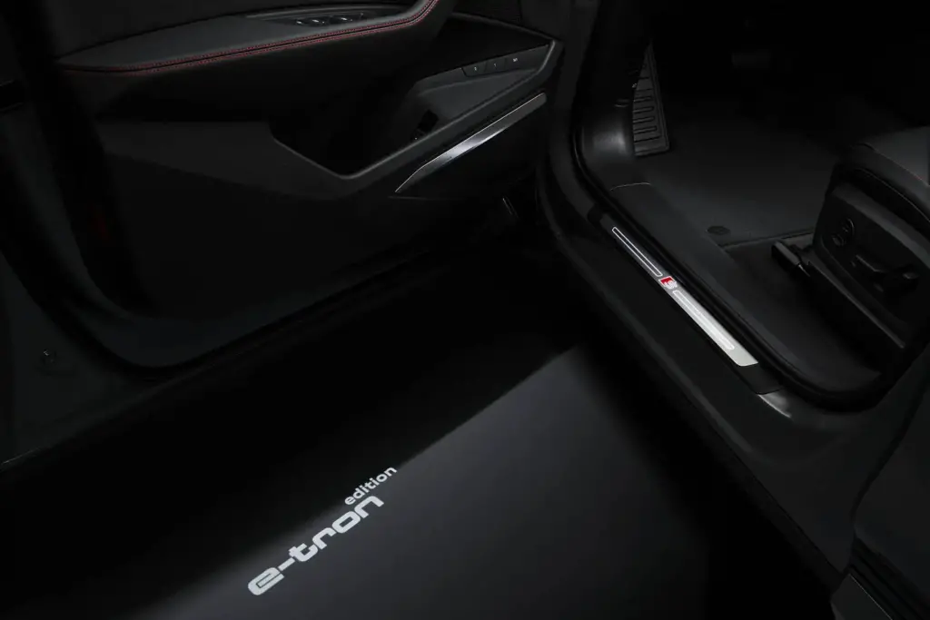 2024 Audi Q8 e-tron Review: Worth Buying or Skip? 9 image 140