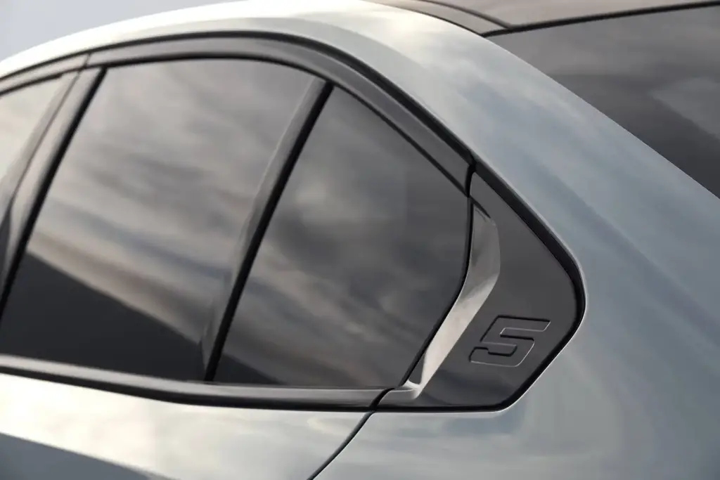 2026 BMW i5 Review: Luxury EV Worth It? 15 image 85 126