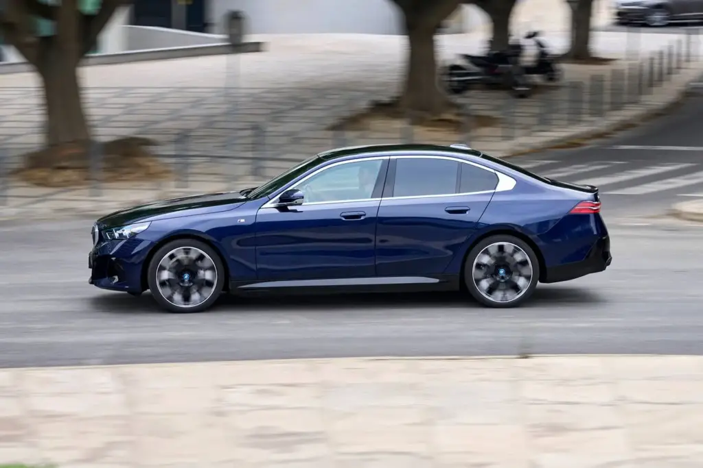 2025 BMW i5 Review: Is It Worth Buying? 5 image 85 129