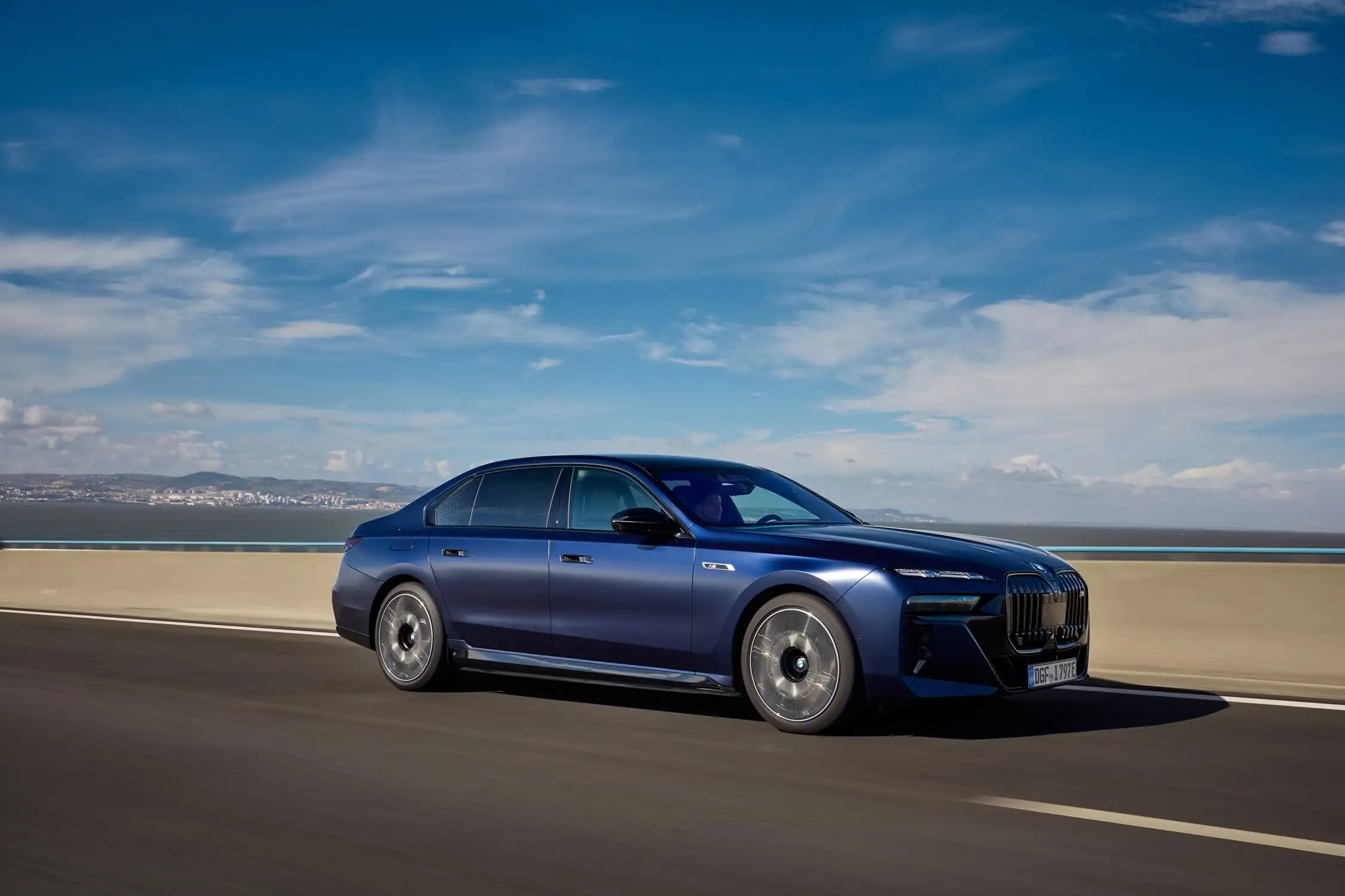 2025 BMW i7 Review: Price, Range, Performance