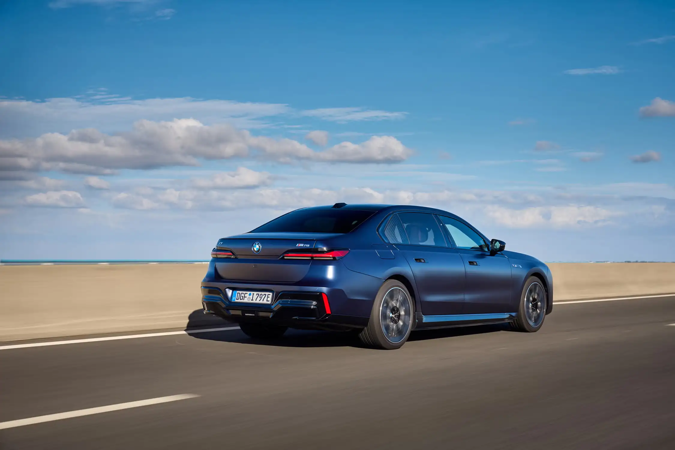 2025 BMW i7 Review: Price, Range, Performance