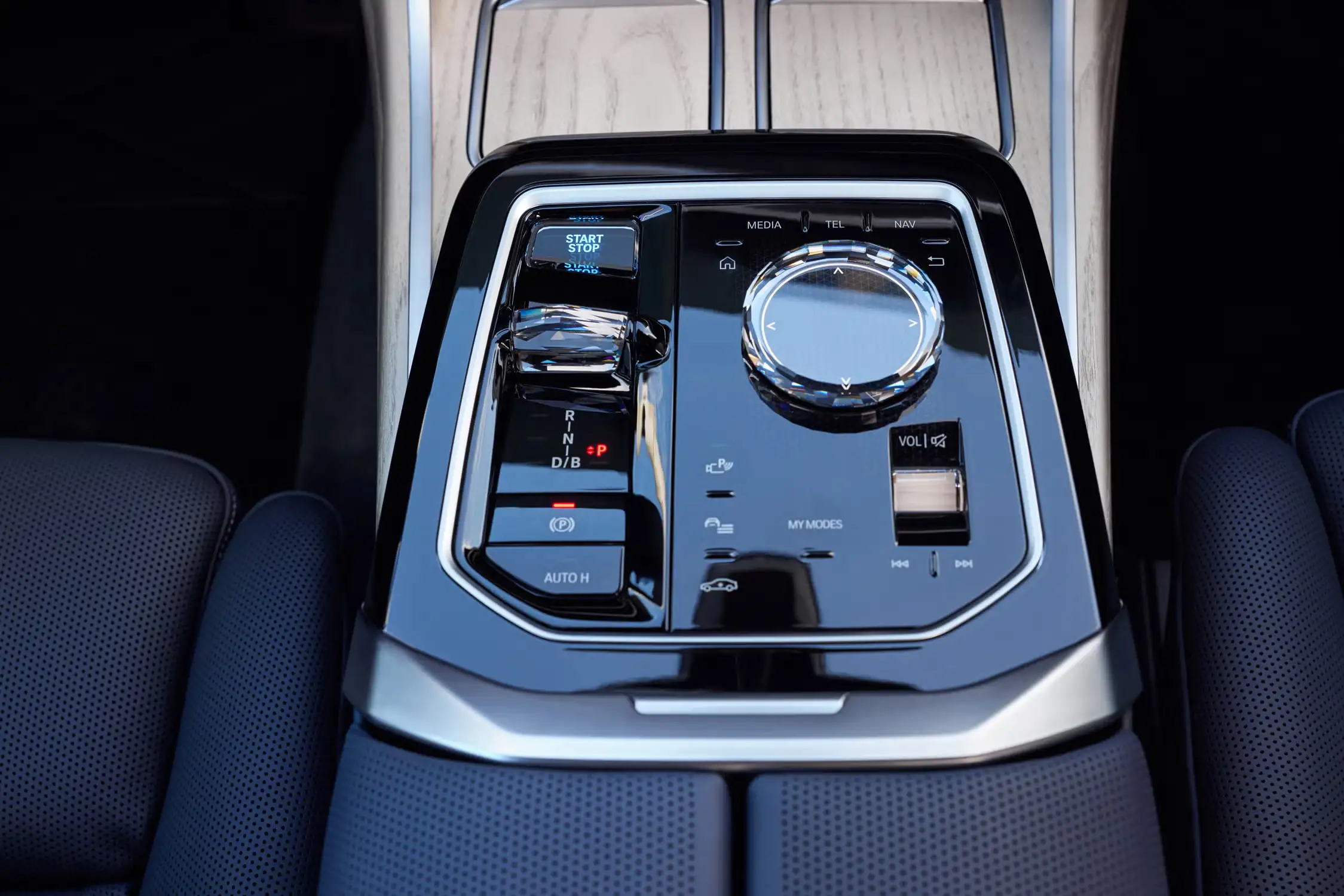 2025 BMW i7 Review: Price, Range, Performance