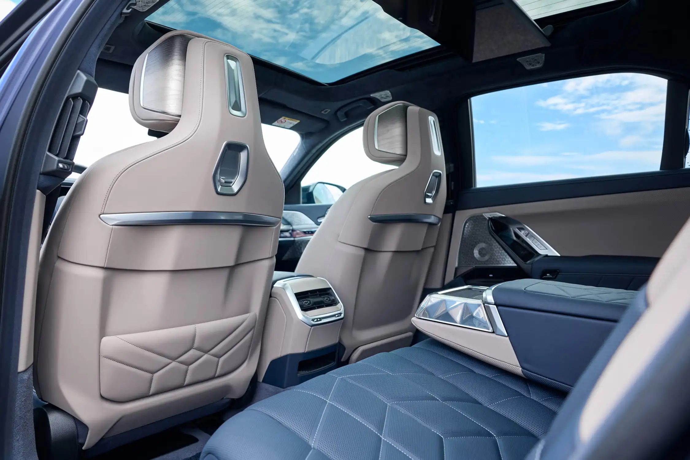2025 BMW i7 Review: Price, Range, Performance