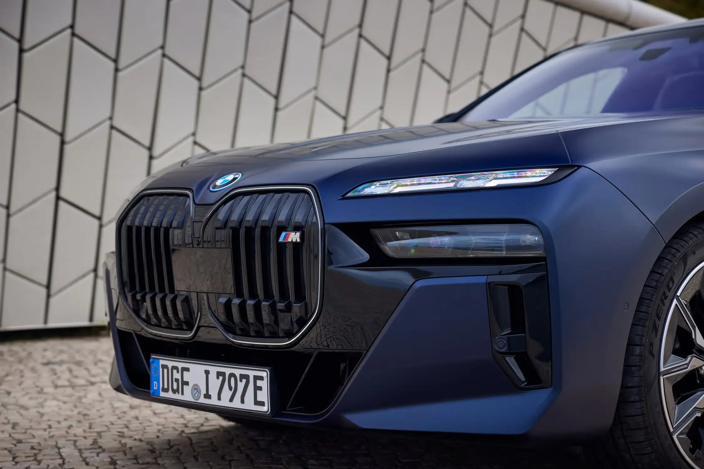 2025 BMW i7 Review: Price, Range, Performance