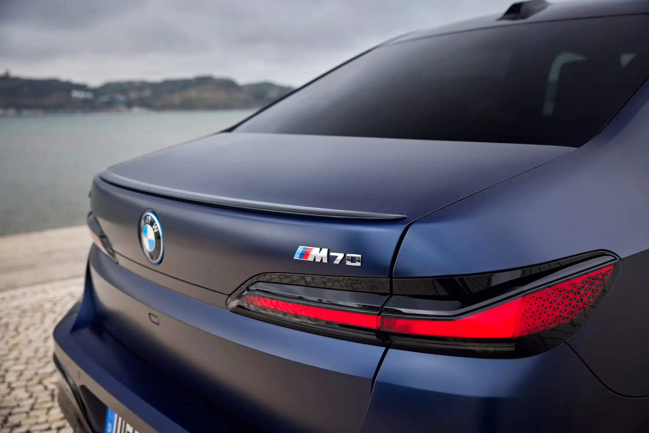 2025 BMW i7 Review: Price, Range, Performance