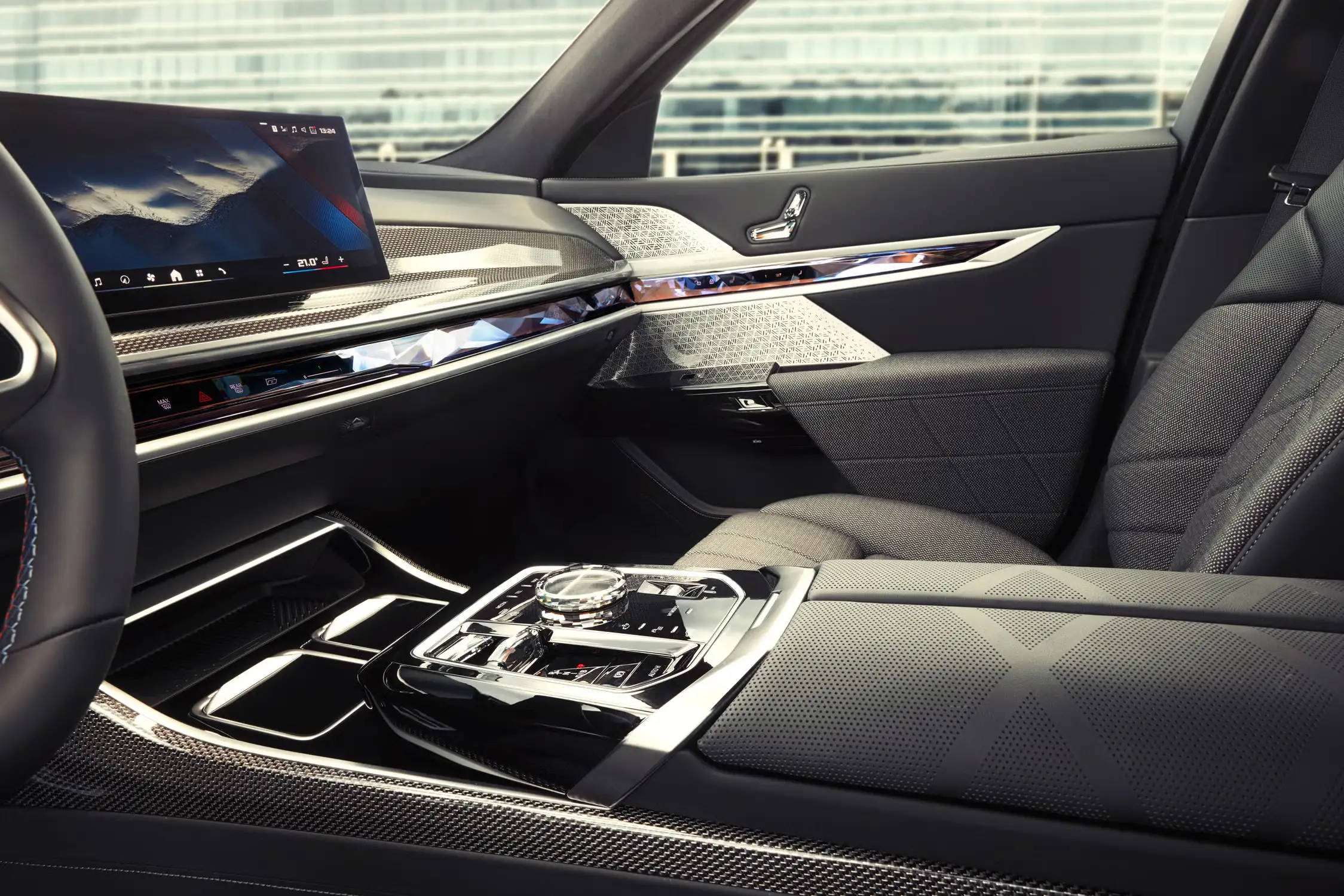 2024 BMW i7 Review: Price, Range, Performance