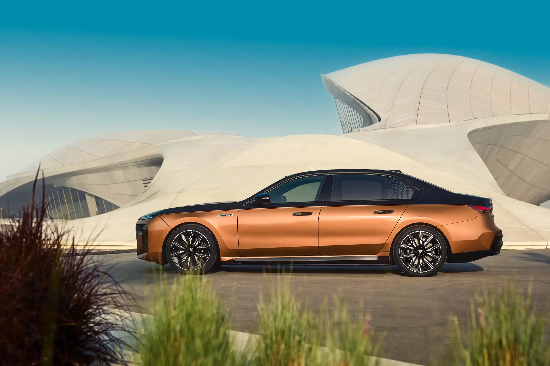 2024 BMW i7 Review: Price, Range, Performance