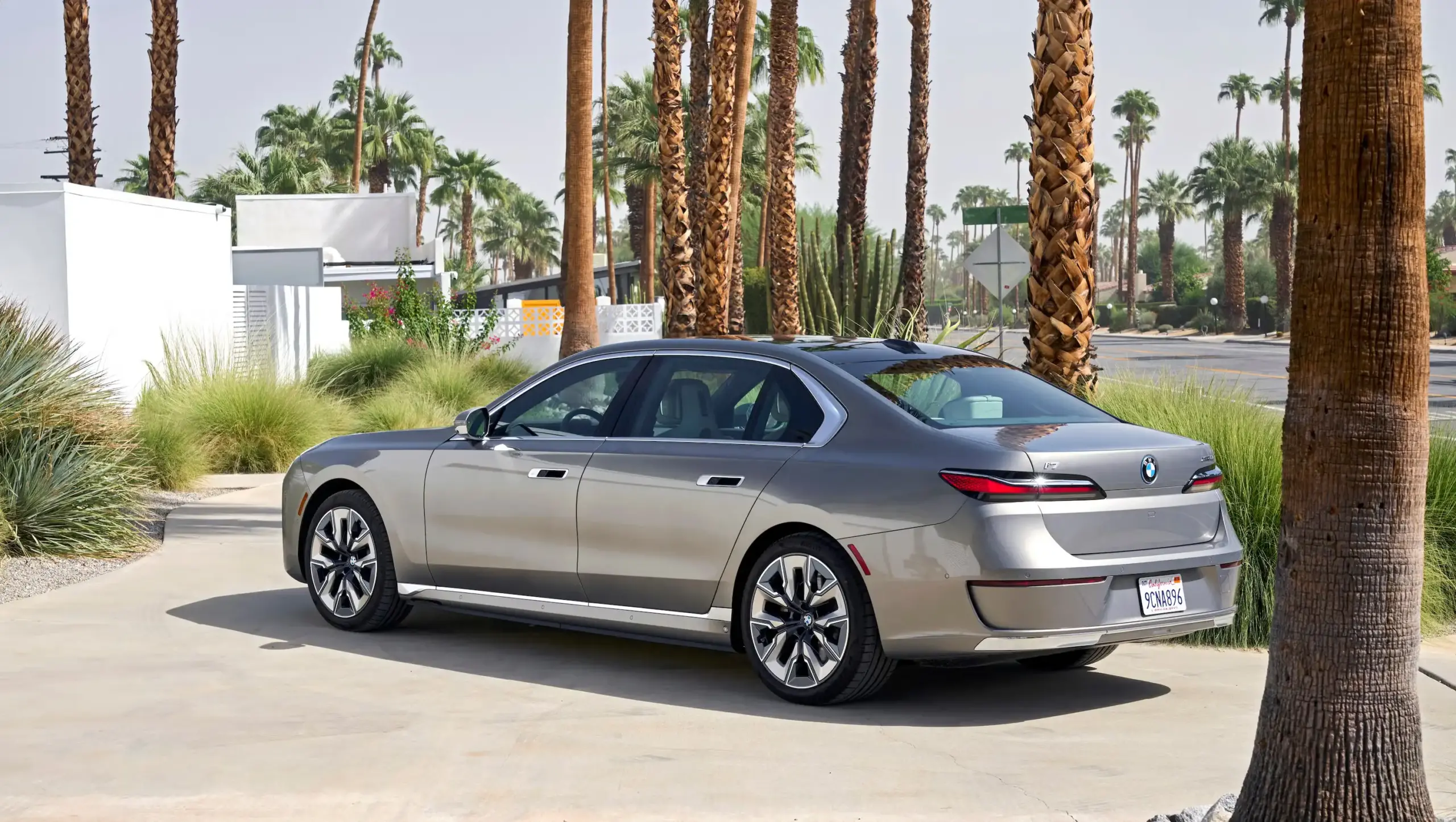 2023 BMW i7 Review: Price, Range, Performance