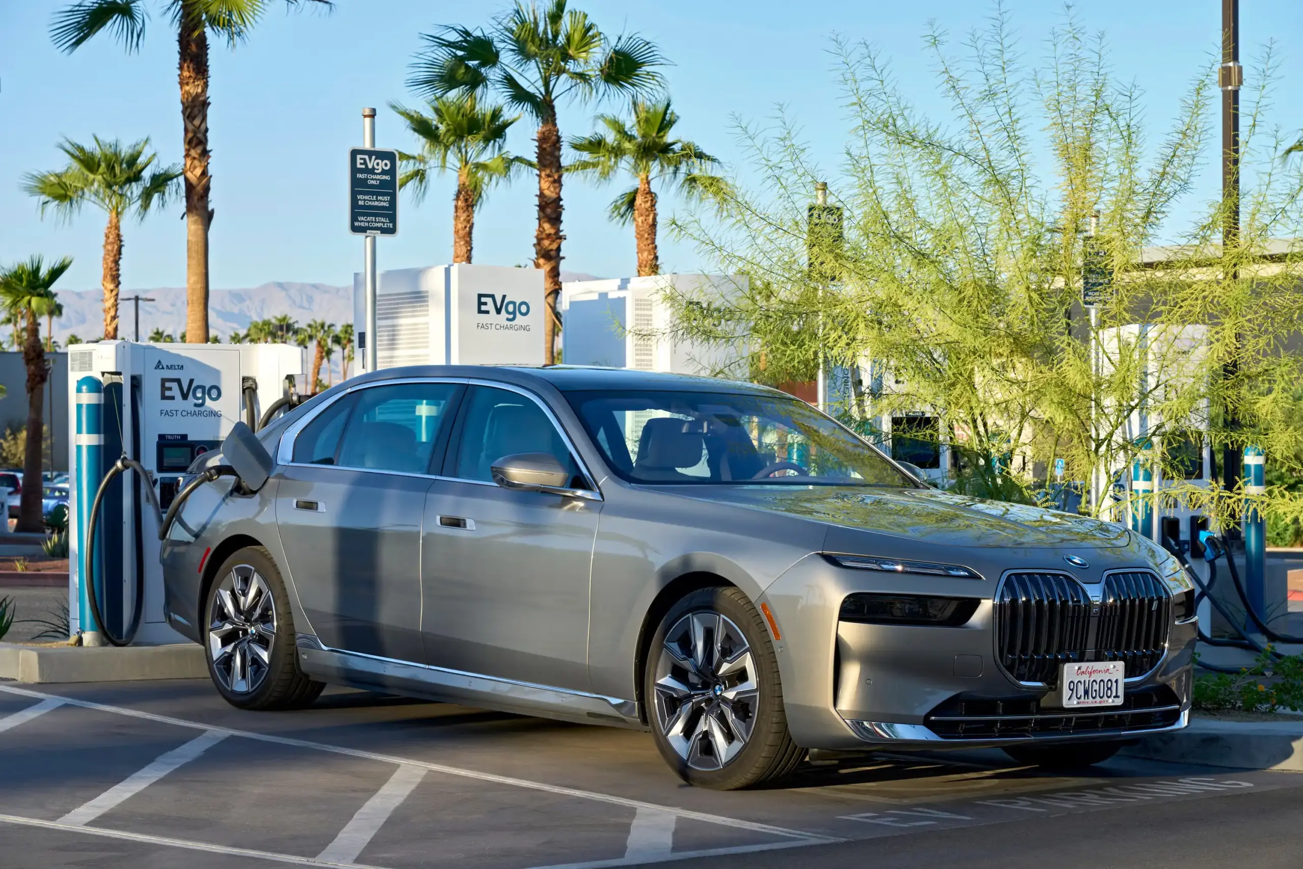 2023 BMW i7 Review: Price, Range, Performance