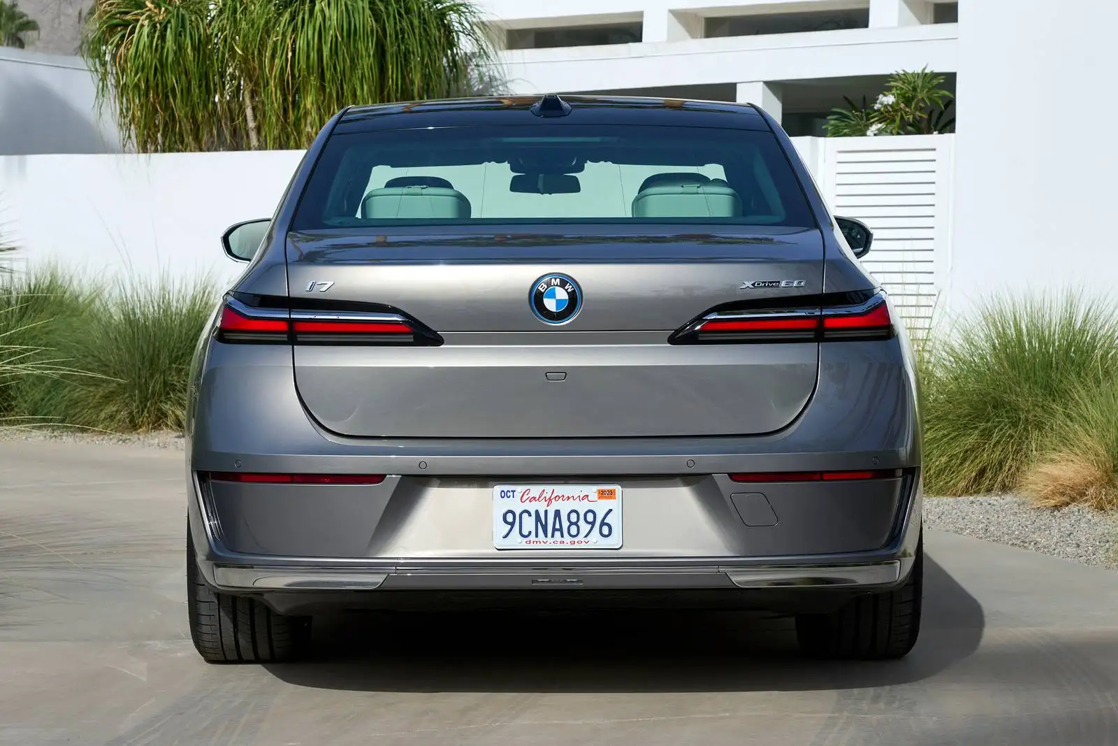 2023 BMW i7 Review: Price, Range, Performance