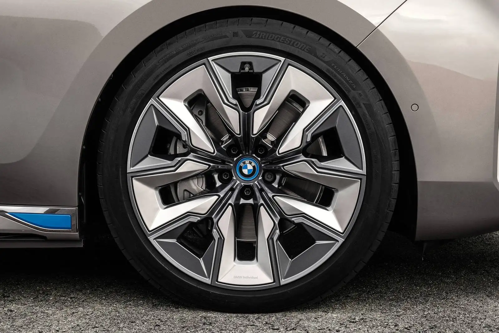 2023 BMW i7 Review: Price, Range, Performance