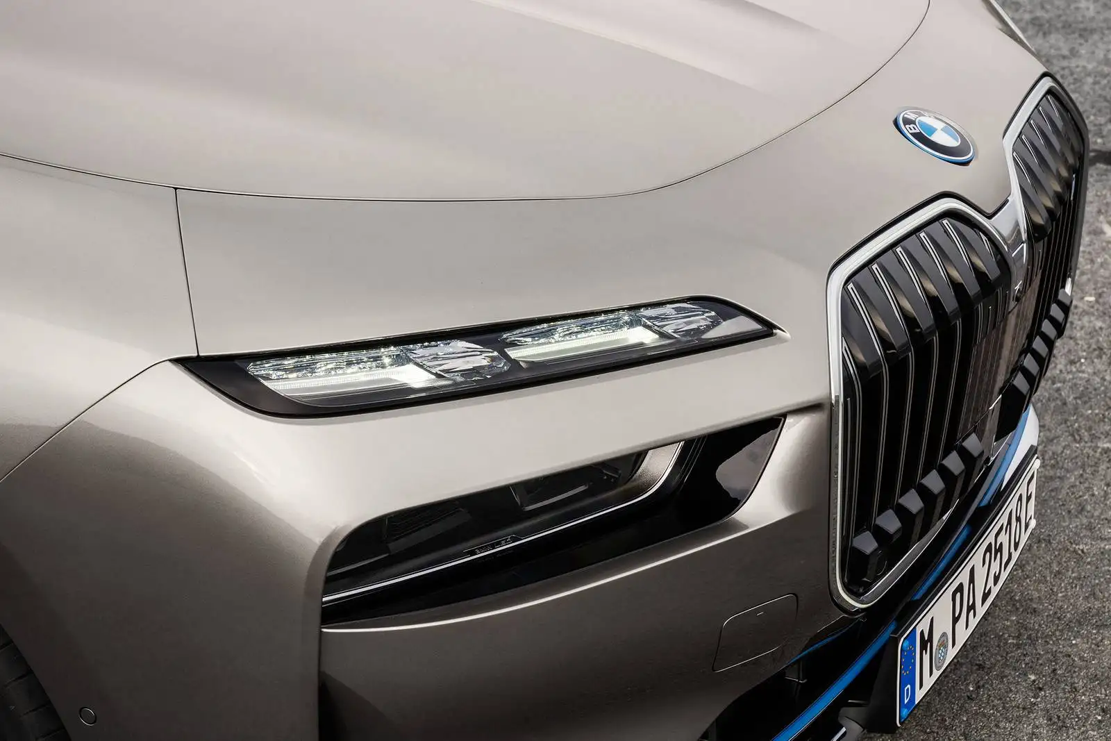 2023 BMW i7 Review: Price, Range, Performance