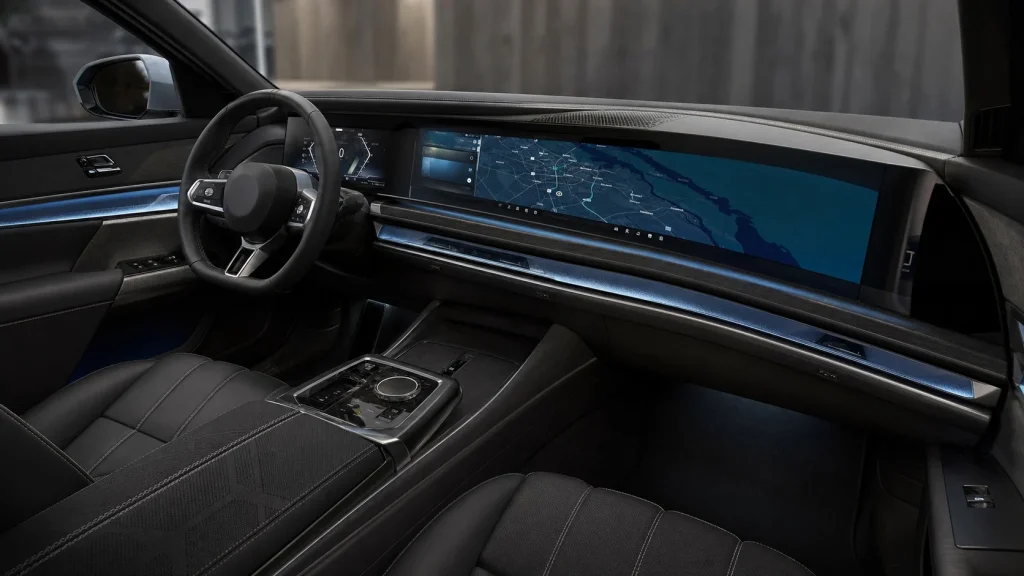 Interior dashboard and curved display of the 2025 BMW 7 Series.